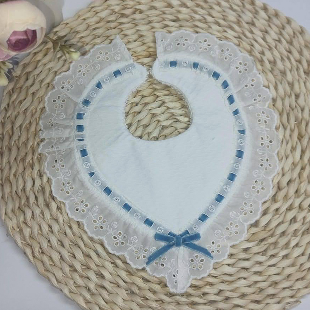 Babero corazón con pasacintas